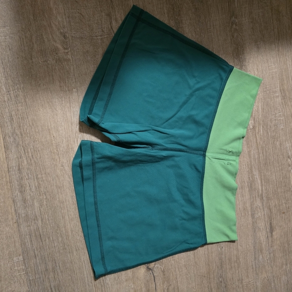 Lululemon shorts - Picture 3 of 6